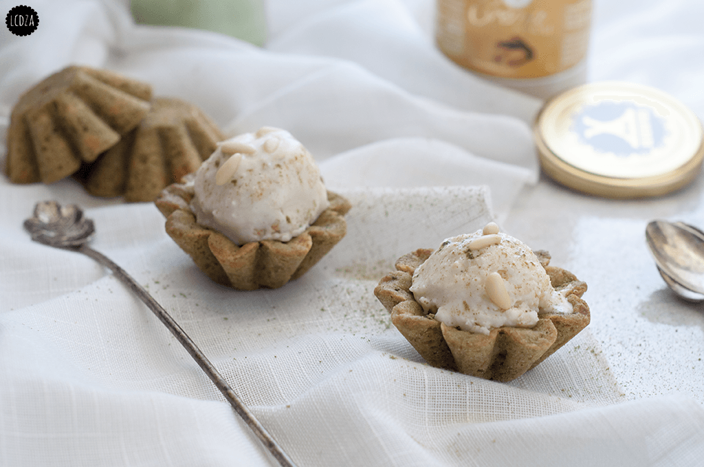Matcha-Törtchen mit Pinienkerneis