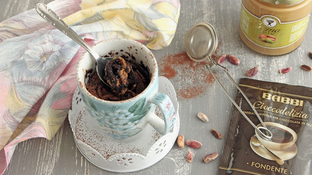 Mug Cake Vegan al Cioccolato e Pistacchio