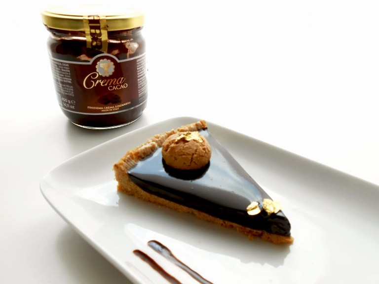 Sablè agli amaretti con mousse e glassa al cioccolato