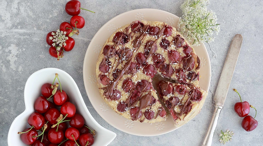 Torta di ciliegie senza burro e glutine con Cremadelizia Nocciola