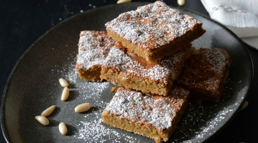 Torte Tenerina mit Cremadelizia ai pinoli