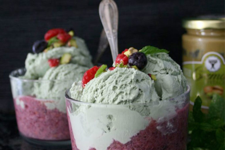 Chia Pudding ai frutti di bosco e gelato al pistacchio Babbi